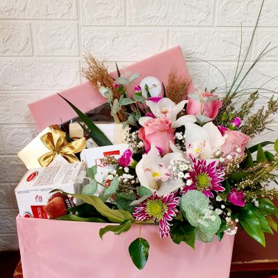 gift box flowers macedonia