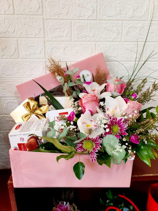gift box flowers macedonia