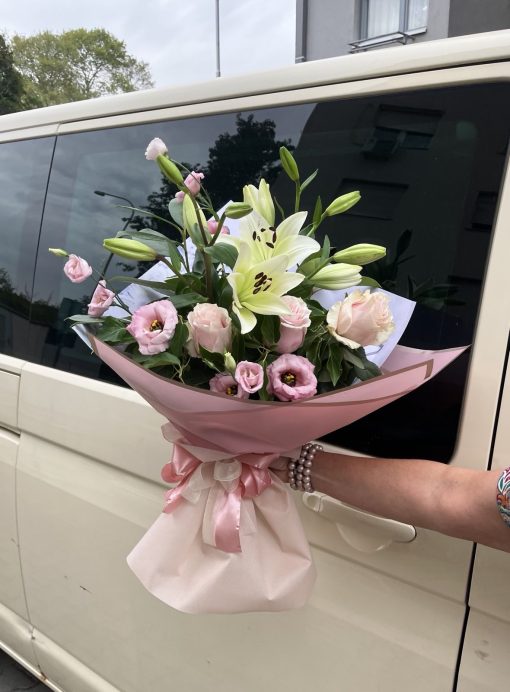 Bouquet with roses & lilies